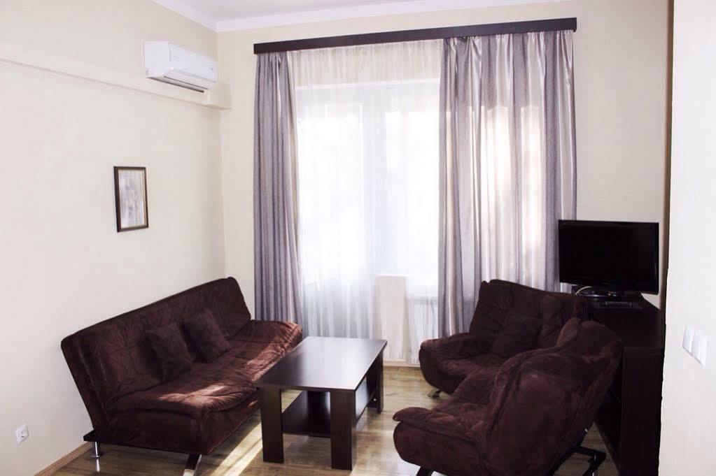 Apart Hotel Gh Tbilisi Esterno foto
